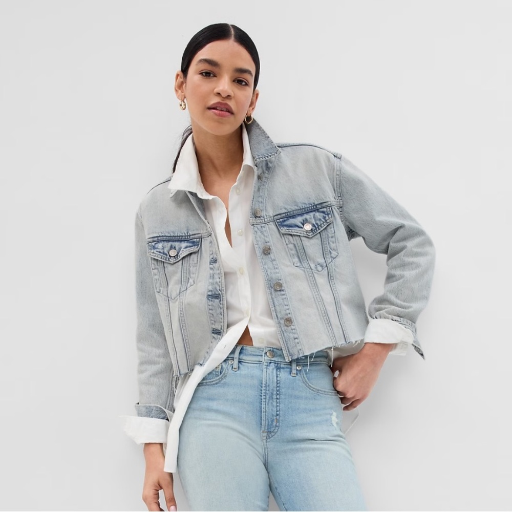 NWOT GAP Oversized Cropped Denim Jacket with Washwell size Medium